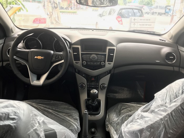 Chevrolet Cruze LT 589tr, hỗ trợ vay 90-100% giá trị xe, lãi xuất thấp, thủ tục nhanh.