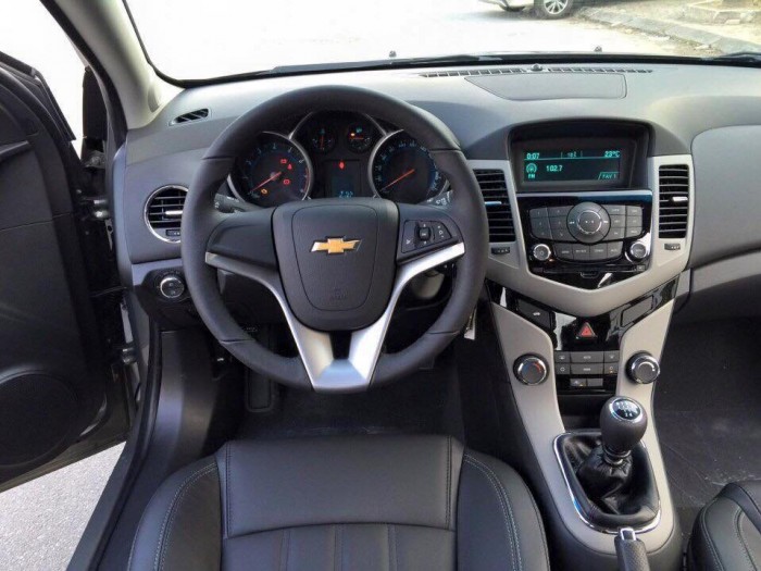 Chevrolet Cruze LT 589tr, hỗ trợ vay 90-100% giá trị xe, lãi xuất thấp, thủ tục nhanh.