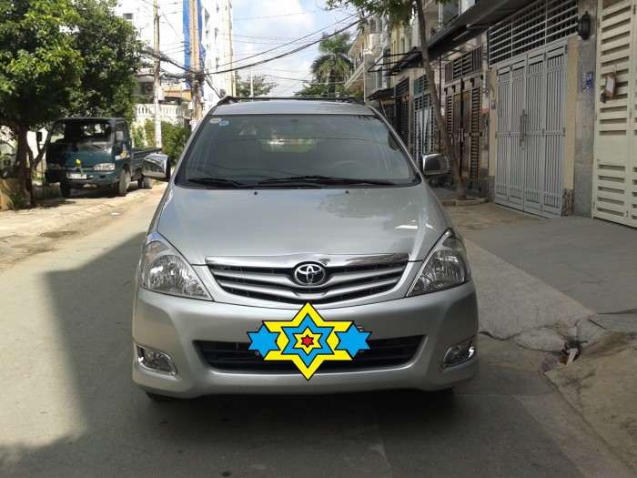 Toyota Innova G 2010 màu bạc zin