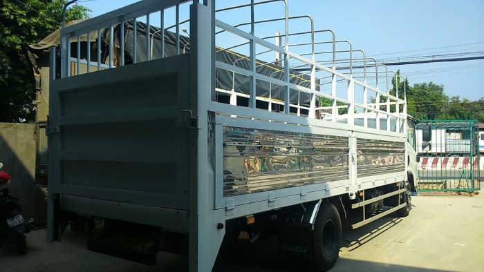 Xe tải ISUZU NQR75M THÙNG BẠT BỬNG NẦNG SIÊU DÀI.