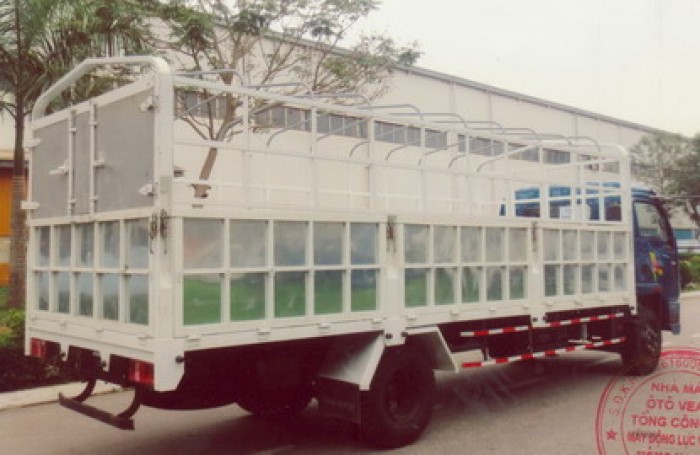Xe tải 6t5 Máy NISSAN, VT650 thùng mui bạc thùng 6m1