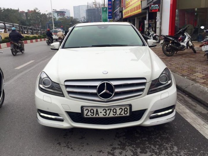 Cần bán Mercedes Benz C lass C200 BE -2011