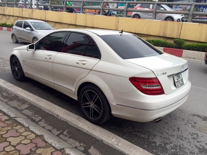 Cần bán Mercedes Benz C lass C200 BE -2011