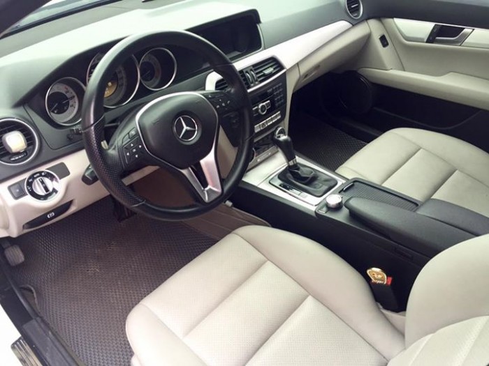 Cần bán Mercedes Benz C lass C200 BE -2011