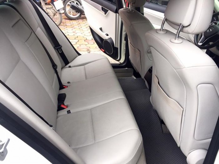 Cần bán Mercedes Benz C lass C200 BE -2011