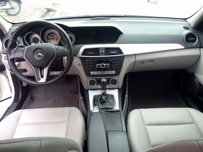 Cần bán Mercedes Benz C lass C200 BE -2011