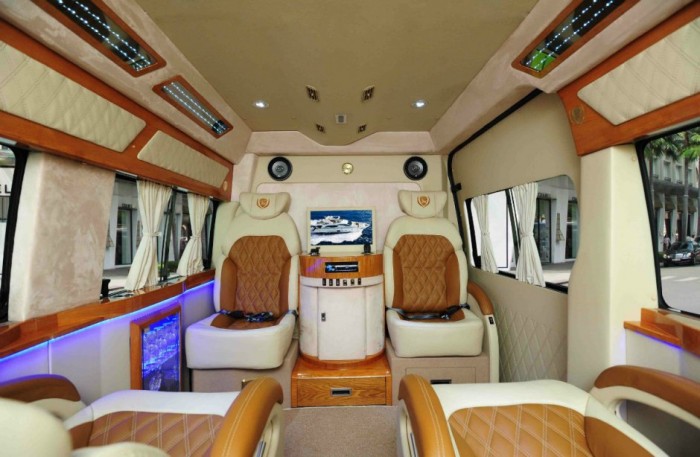 Transit Limousine 10 ghế cao cấp- Bảo hành chính hãng -ngân hàng hỗ trợ 80%