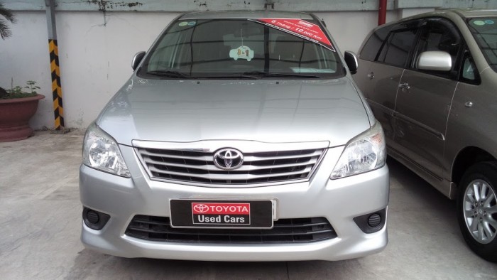 Bán xe Innova E số sàn đời 2012