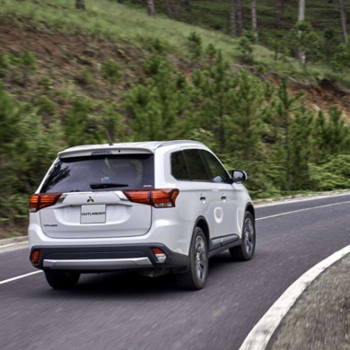 Mitsubishi Outlander 2017 phiên bản cao cấp 7 chỗ có gì?