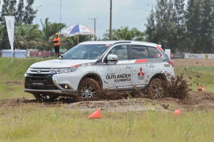 Mitsubishi Outlander 2017 phiên bản cao cấp 7 chỗ có gì?