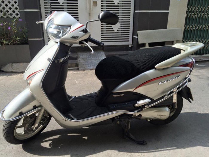 Honda LEAD Fi phun xăng điện tử,màu bạc, xe đẹp,máy êm