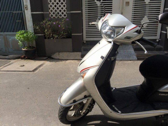 Honda LEAD Fi phun xăng điện tử,màu bạc, xe đẹp,máy êm