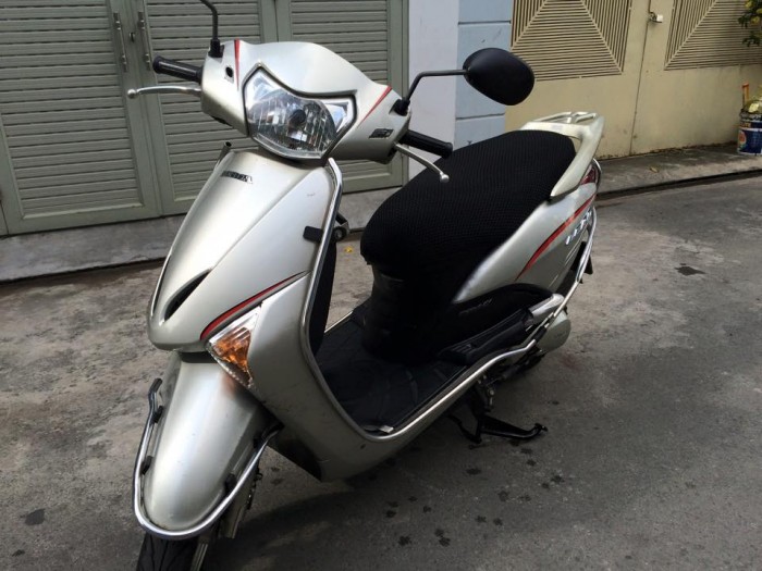 Honda LEAD Fi phun xăng điện tử,màu bạc, xe đẹp,máy êm