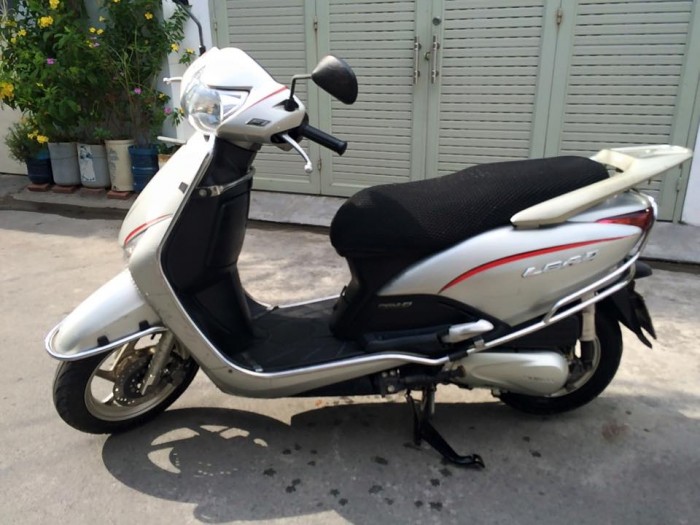 Honda LEAD Fi phun xăng điện tử,màu bạc, xe đẹp,máy êm