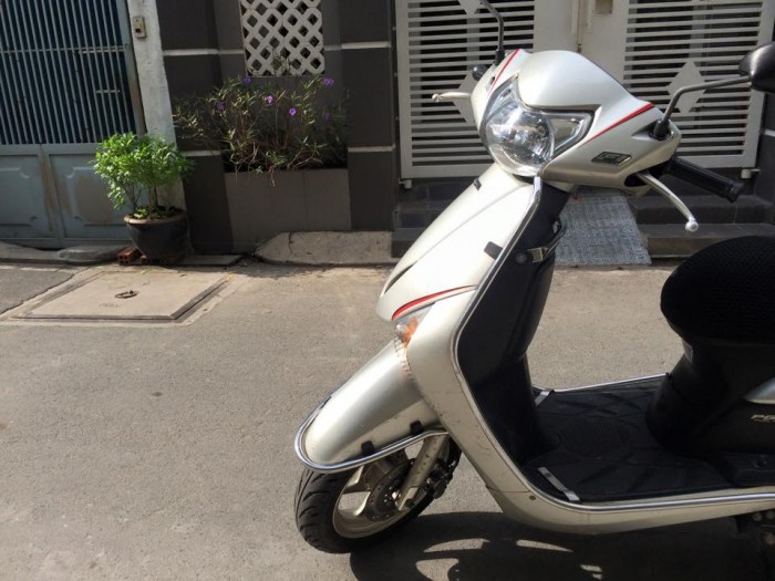 Honda LEAD Fi phun xăng điện tử,màu bạc, xe đẹp,máy êm