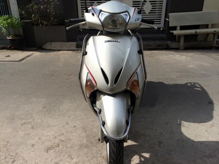 Honda LEAD Fi phun xăng điện tử,màu bạc, xe đẹp,máy êm