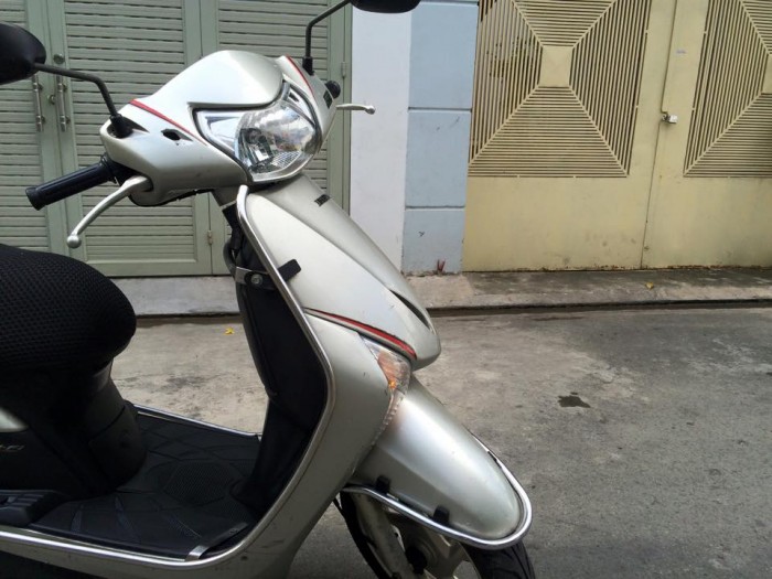 Honda LEAD Fi phun xăng điện tử,màu bạc, xe đẹp,máy êm