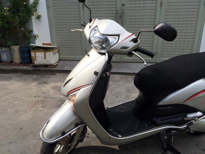 Honda LEAD Fi phun xăng điện tử,màu bạc, xe đẹp,máy êm