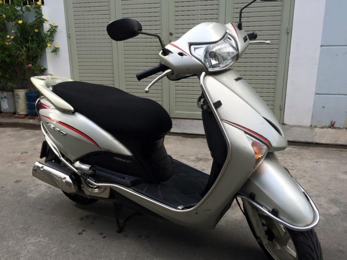 Honda LEAD Fi phun xăng điện tử,màu bạc, xe đẹp,máy êm