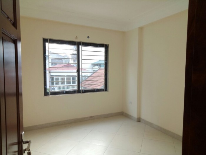 Bán nhà gần trường chuyên Nguyễn Huệ-Hà Đông 4 tầng*42m2 có sân riêng.Giá 2,05 tỷ