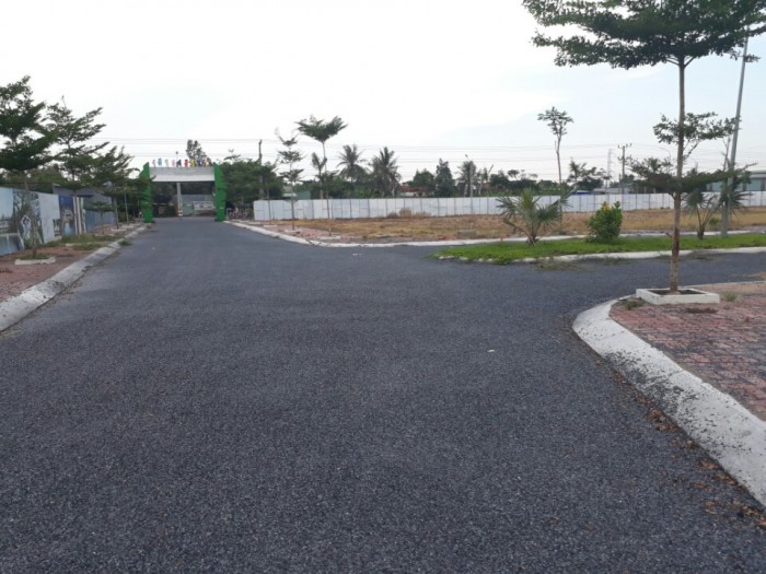 Tôi đang cần tiền, cần bán gấp lô đất 120m2 giá 220tr, giáp chợ Bình Chánh, SHR