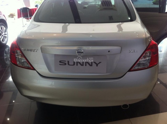 Bán gấp Nissan Sunny XV màu bạc, 533tr