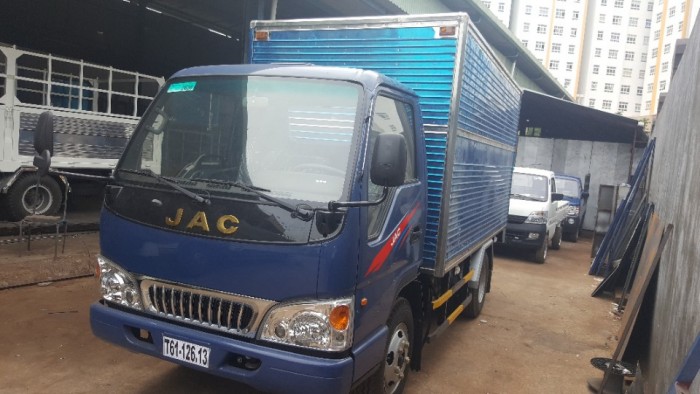 Xe tải JAC 2,4 tấn thùng kín. Mới 100% giá tốt