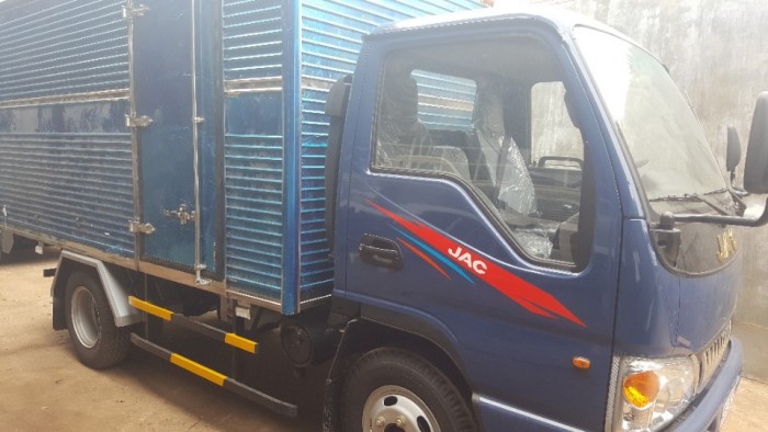Xe tải JAC 2,4 tấn thùng kín. Mới 100% giá tốt