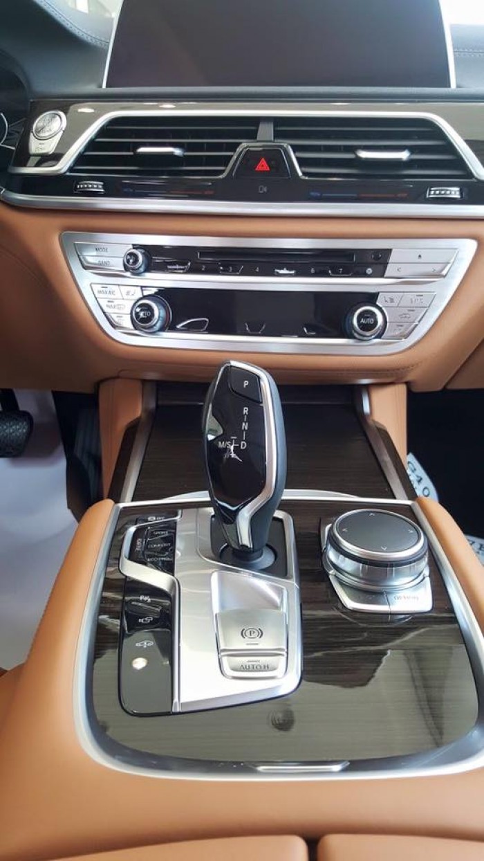BMW 740Li 2017 chính hãng, giao sớm nhất, giá rẻ nhất