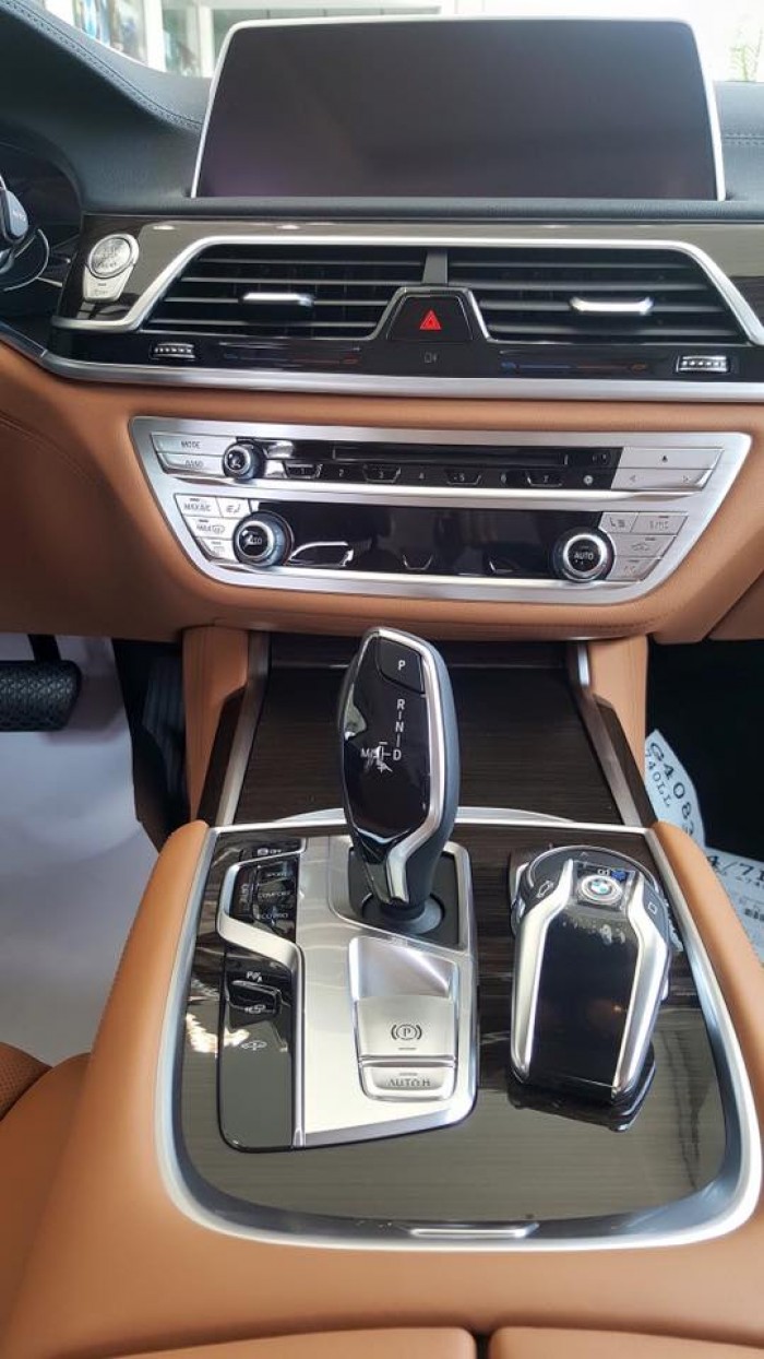 BMW 740Li 2017 chính hãng, giao sớm nhất, giá rẻ nhất