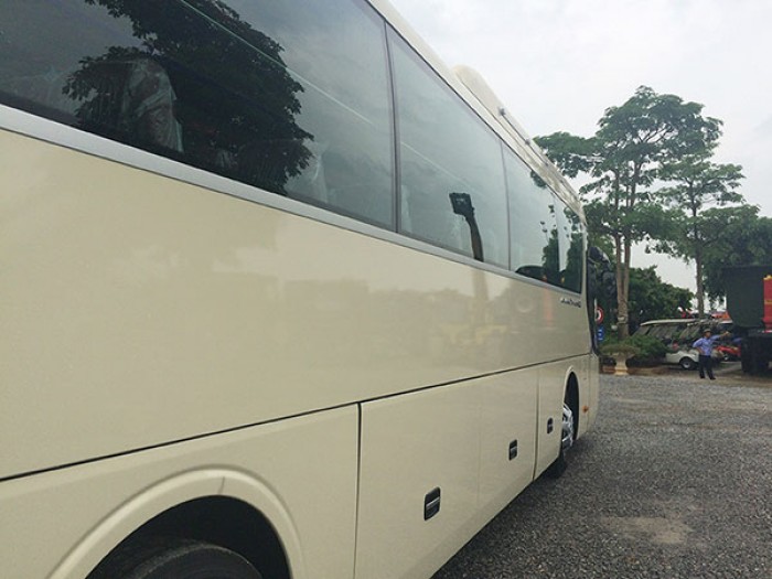 Xe khách Hyundai Universe Express Noble 47 chỗ Model 2017 Cỡ lốp 295/80R22.5 – Không săm