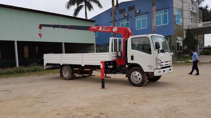 Xe tải ISUZU gắn cẩu 3 tấn 5 đốt