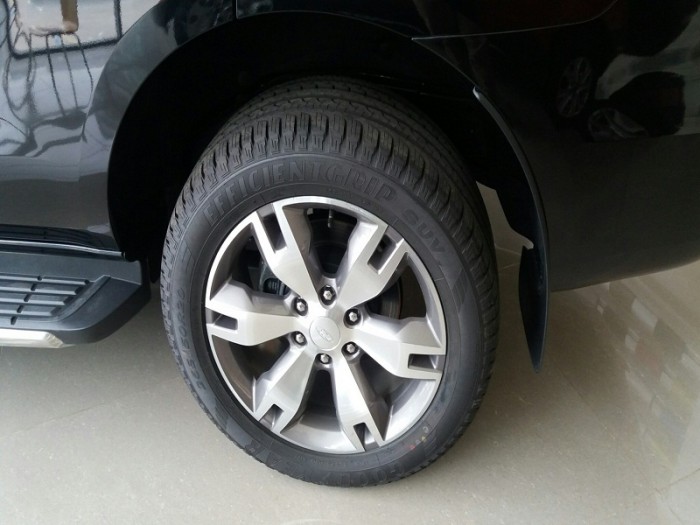 Ford Everest 2.0 Titanium AT 4x2, có xe giao ngay