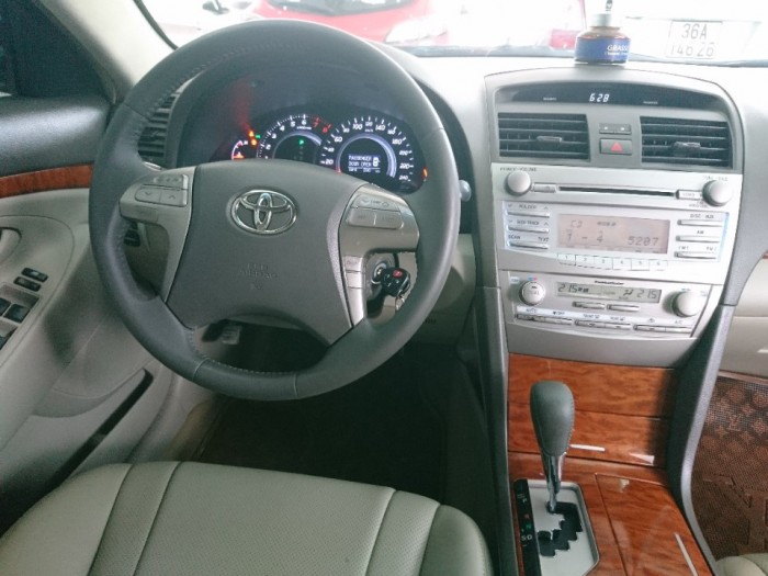Toyota Camry 2.4G 2010 màu đen