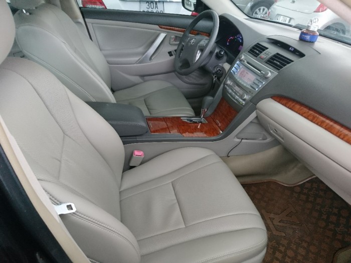 Toyota Camry 2.4G 2010 màu đen