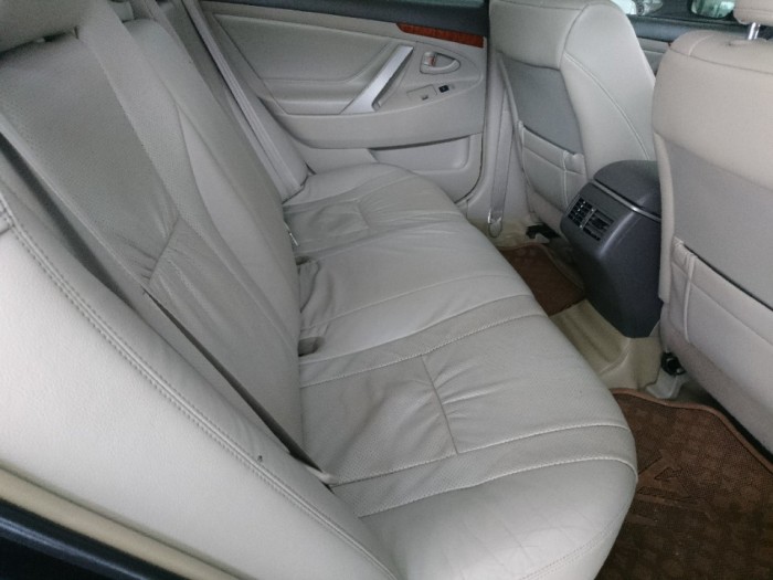 Toyota Camry 2.4G 2010 màu đen