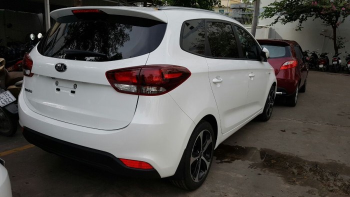 Chỉ với 134 triệu có ngay xe 7 chổ (Kia Rondo)