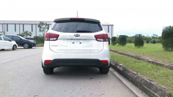 Chỉ với 134 triệu có ngay xe 7 chổ (Kia Rondo)
