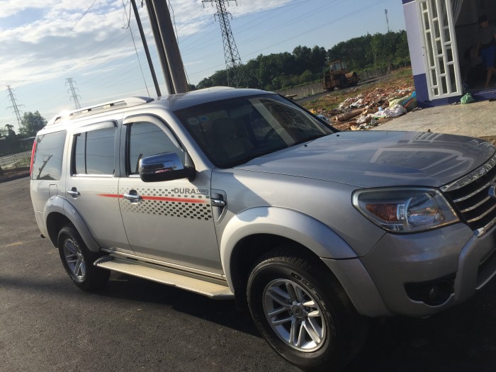 Bán Ford Everest 4x2 MT ghi bạc sx 2009