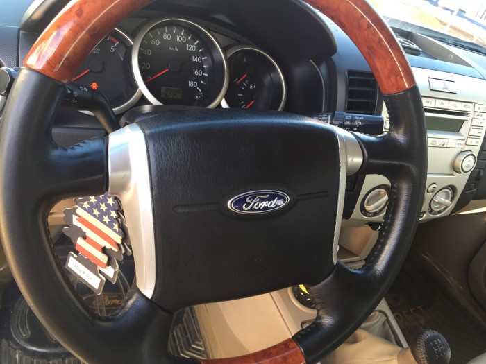 Bán Ford Everest 4x2 MT ghi bạc sx 2009