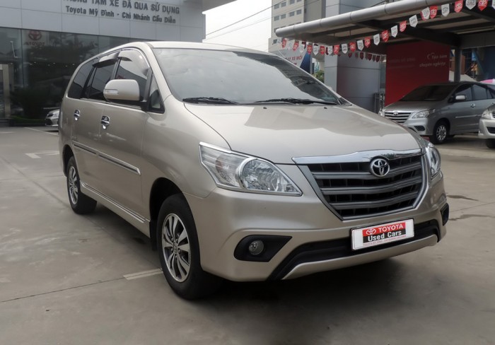 Toyota Innova E 2015