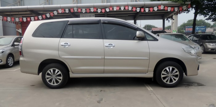 Toyota Innova E 2015