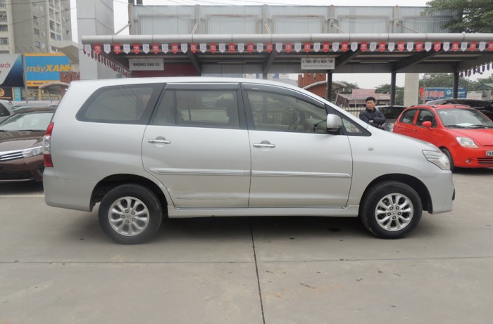 Toyota Innova E 2014