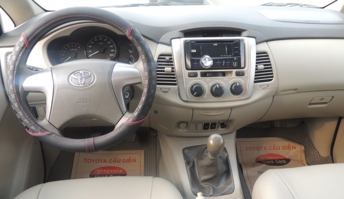 Toyota Innova E 2014