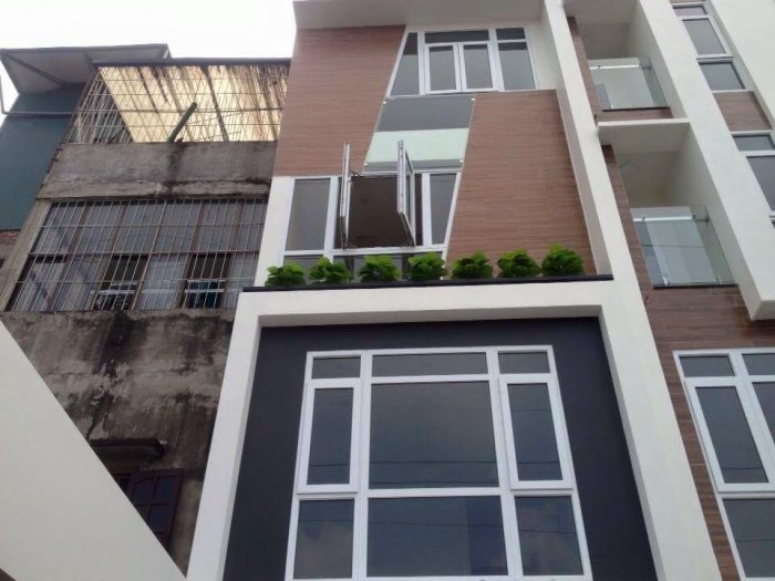 Bán gấp nhà Nguyễn Trãi, quận Thanh Xuân, 80m2, 5 tầng, mặt tiền 4m, ô tô vào nhà.