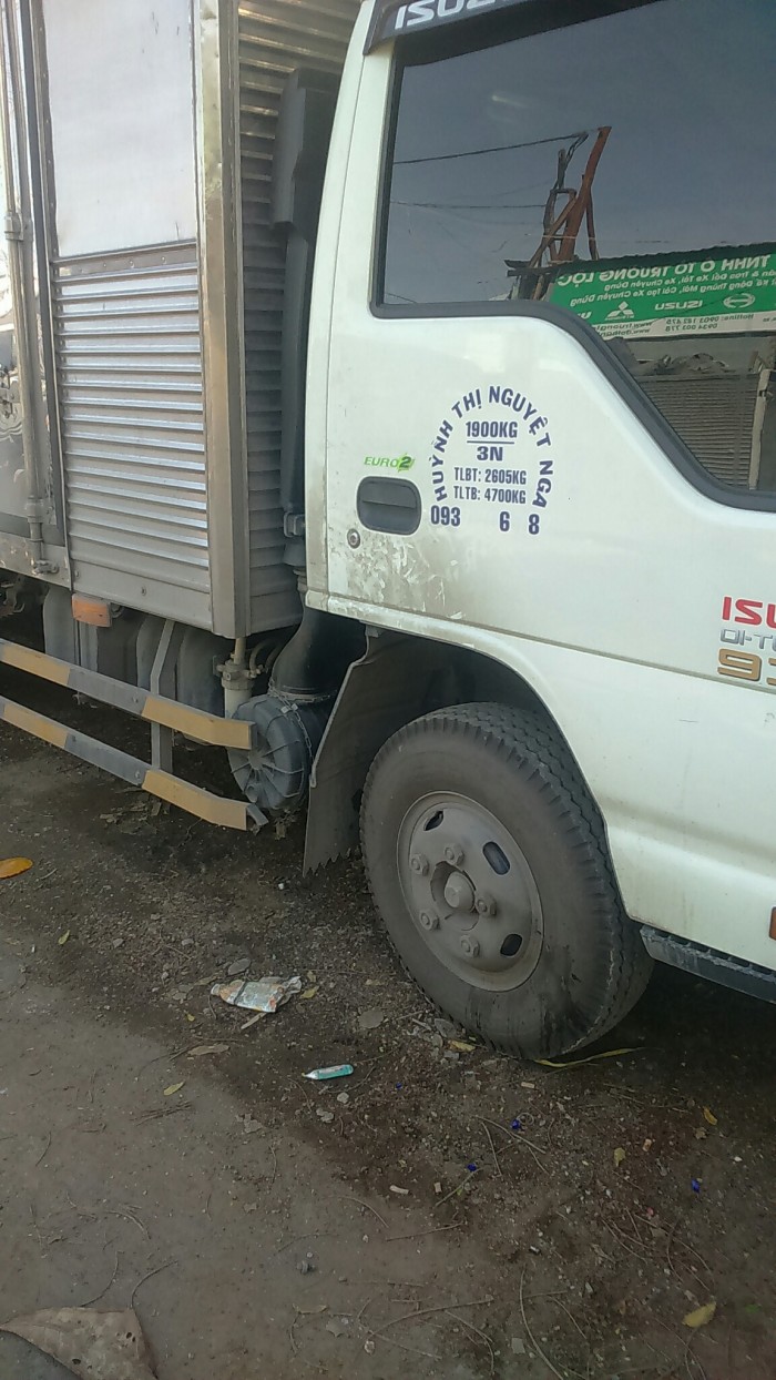 Isuzu đời 2014 thúng kín, vào tp ban ngày, 1,9t.