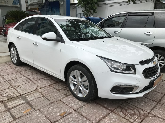 Chevrolet Cruze LTZ, hỗ trợ vay tối đa, chi phí lăn bánh tầm 80 triệu, bảo hành 3 năm