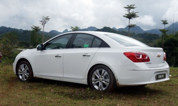 Chevrolet Cruze LTZ, hỗ trợ vay tối đa, chi phí lăn bánh tầm 80 triệu, bảo hành 3 năm