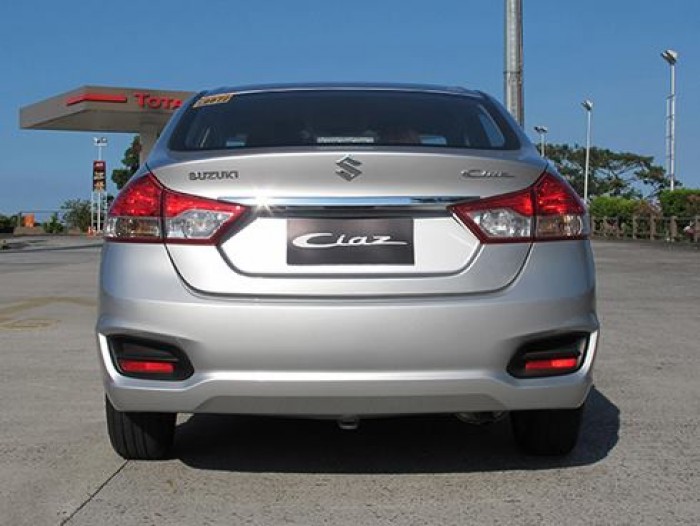 Suzuki Ciaz mới. hỗ trợ trả góp lãi suất thấp. có xe giao ngay