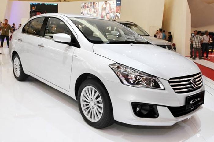 Suzuki Ciaz mới. hỗ trợ trả góp lãi suất thấp. có xe giao ngay